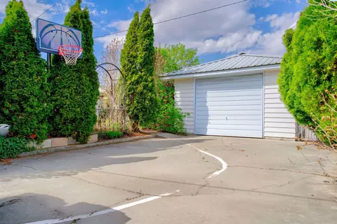 Exterior - 1715 N 18th Ave, Pasco, WA 99301 photo 9 of 11