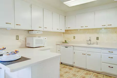 Kitchen - 1715 N 18th Ave, Pasco, WA 99301 photo 2 of 4