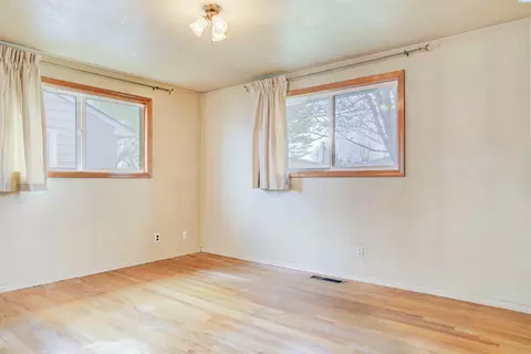 Bedroom - 1715 N 18th Ave, Pasco, WA 99301 photo 1 of 2