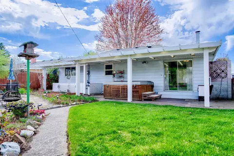 Exterior - 1715 N 18th Ave, Pasco, WA 99301 photo 11 of 11