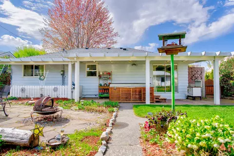 Exterior - 1715 N 18th Ave, Pasco, WA 99301 photo 10 of 11