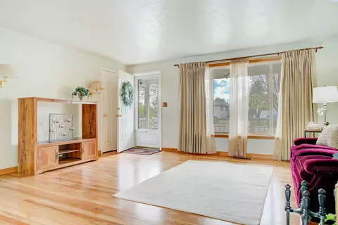 Living - 1715 N 18th Ave, Pasco, WA 99301 photo 1 of 2