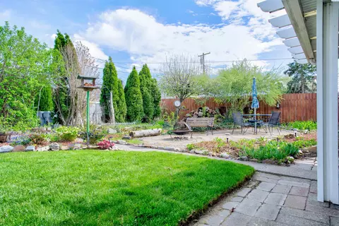 Exterior - 1715 N 18th Ave, Pasco, WA 99301 photo 5 of 11