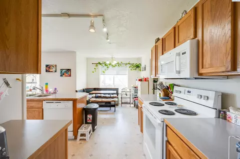 Kitchen - 1725 NW Canyon View Dr, Pullman, WA 99163 photo 4 of 4
