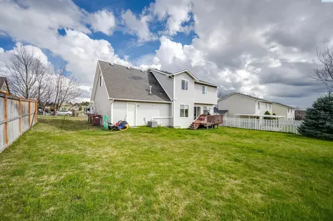 Exterior - 1725 NW Canyon View Dr, Pullman, WA 99163 photo 8 of 10