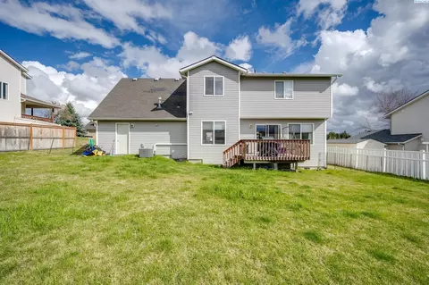 Exterior - 1725 NW Canyon View Dr, Pullman, WA 99163 photo 5 of 10