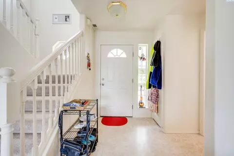 Entry Way - 1725 NW Canyon View Dr, Pullman, WA 99163 photo 1 of 1