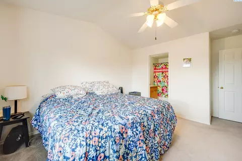Bedroom - 1725 NW Canyon View Dr, Pullman, WA 99163 photo 4 of 6