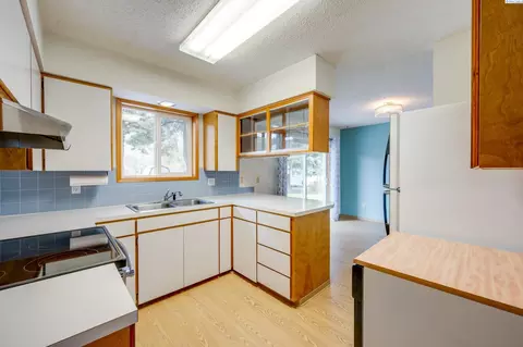 Kitchen - 1909 N Cedar, Colfax, WA 99111 photo 2 of 4