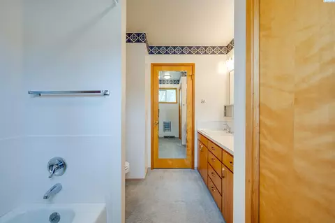 Bath - 1909 N Cedar, Colfax, WA 99111 photo 1 of 2