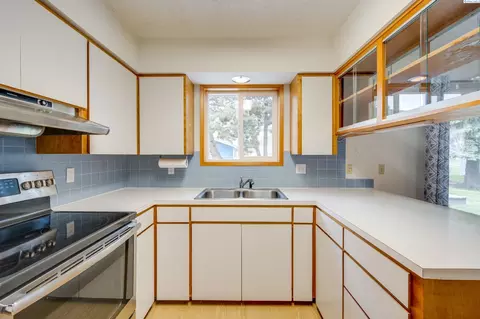 Kitchen - 1909 N Cedar, Colfax, WA 99111 photo 3 of 4