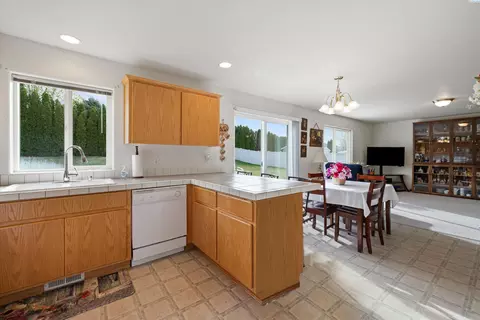 Kitchen - 6015 Klickitat Ln, Pasco, WA 99301 photo 4 of 5