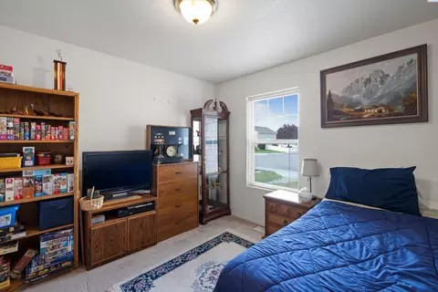 Bedroom - 6015 Klickitat Ln, Pasco, WA 99301 photo 2 of 3