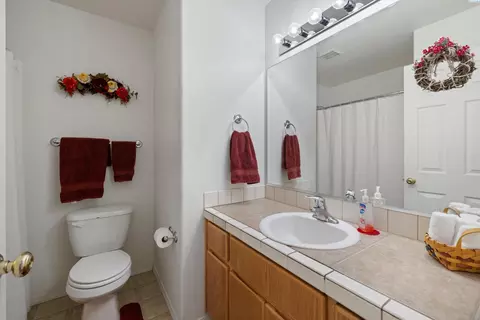 Bath - 6015 Klickitat Ln, Pasco, WA 99301 photo 2 of 4
