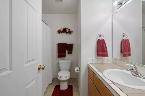 Bath - 6015 Klickitat Ln, Pasco, WA 99301 photo 1 of 4