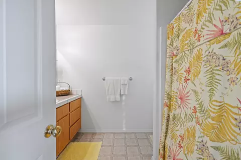 Bath - 6015 Klickitat Ln, Pasco, WA 99301 photo 3 of 4