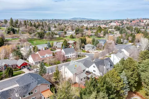 View/Area - 665 SE Meadow Vale Dr, Pullman, WA 99163 photo 2 of 2