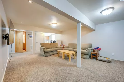 Living - 665 SE Meadow Vale Dr, Pullman, WA 99163 photo 8 of 8