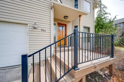 Exterior - 665 SE Meadow Vale Dr, Pullman, WA 99163 photo 3 of 16