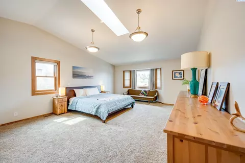 Bedroom - 665 SE Meadow Vale Dr, Pullman, WA 99163 photo 1 of 5
