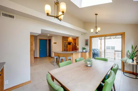 Dining - 665 SE Meadow Vale Dr, Pullman, WA 99163 photo 1 of 2