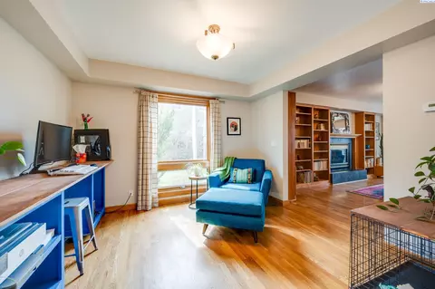 Living - 665 SE Meadow Vale Dr, Pullman, WA 99163 photo 5 of 8