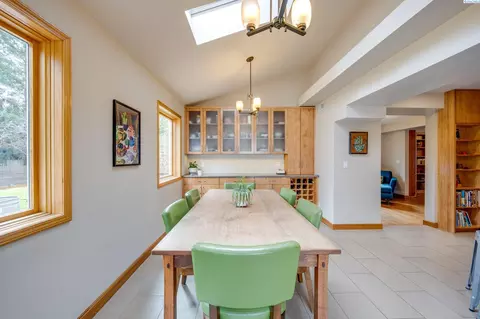 Dining - 665 SE Meadow Vale Dr, Pullman, WA 99163 photo 2 of 2