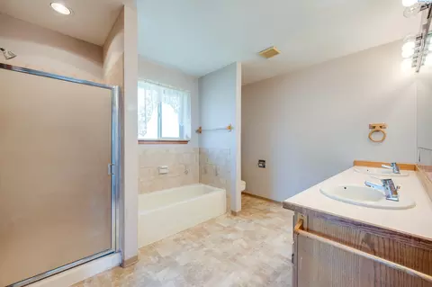Bath - 1290 SW Wadleigh Dr, Pullman, WA 99163 photo 2 of 2