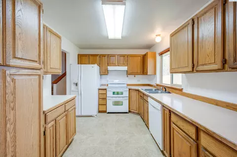 Kitchen - 1290 SW Wadleigh Dr, Pullman, WA 99163 photo 1 of 2