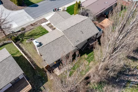 Exterior - 1290 SW Wadleigh Dr, Pullman, WA 99163 photo 7 of 10