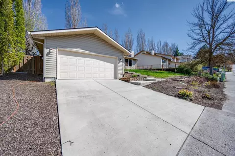 Exterior - 1290 SW Wadleigh Dr, Pullman, WA 99163 photo 4 of 10