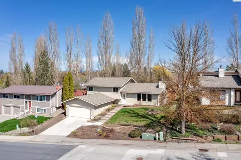Exterior - 1290 SW Wadleigh Dr, Pullman, WA 99163 photo 3 of 10