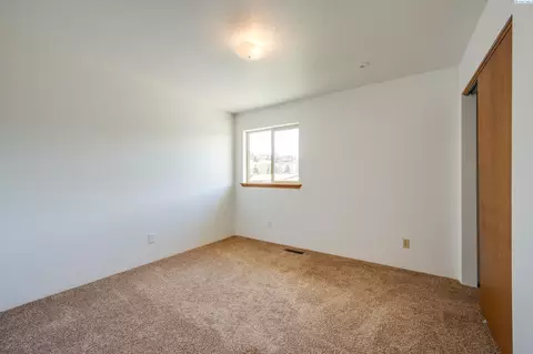Bedroom - 1290 SW Wadleigh Dr, Pullman, WA 99163 photo 3 of 3