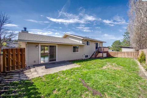 Exterior - 1290 SW Wadleigh Dr, Pullman, WA 99163 photo 2 of 10