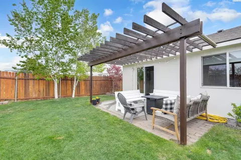 Exterior - 8615 Studebaker Dr, Pasco, WA 99301 photo 4 of 7