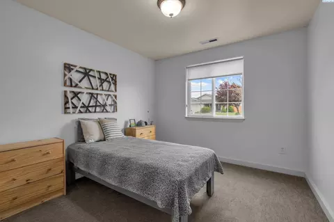 Bedroom - 8615 Studebaker Dr, Pasco, WA 99301 photo 4 of 5