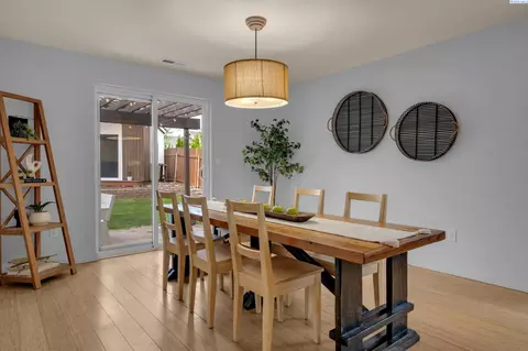 Dining - 8615 Studebaker Dr, Pasco, WA 99301 photo 2 of 3