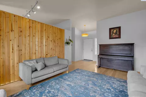 Living - 8615 Studebaker Dr, Pasco, WA 99301 photo 4 of 5