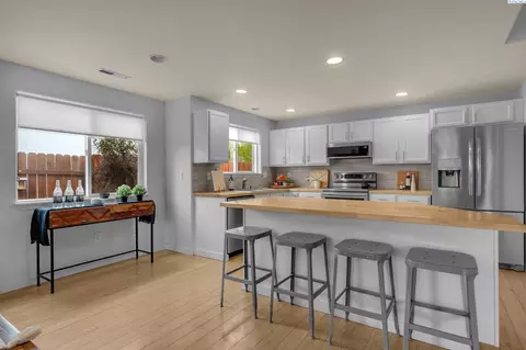 Kitchen - 8615 Studebaker Dr, Pasco, WA 99301 photo 1 of 6