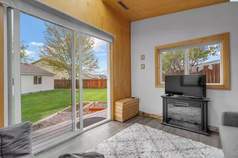 Living - 8615 Studebaker Dr, Pasco, WA 99301 photo 5 of 5
