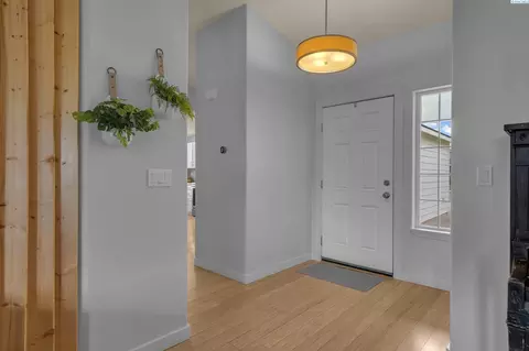 Entry Way - 8615 Studebaker Dr, Pasco, WA 99301 photo 1 of 2