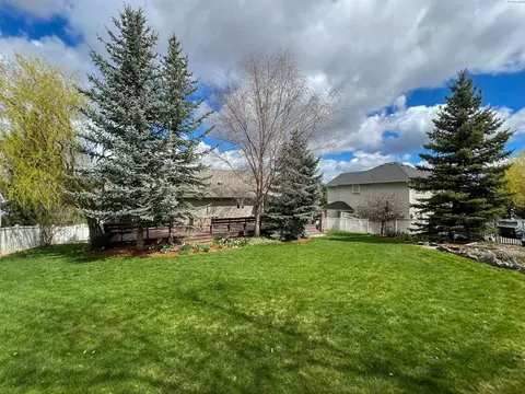 Exterior - 455 NW Robert St, Pullman, WA 99163 photo 4 of 8