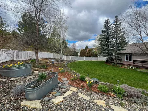 Exterior - 455 NW Robert St, Pullman, WA 99163 photo 5 of 8