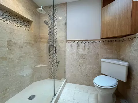 Bath - 455 NW Robert St, Pullman, WA 99163 photo 2 of 4