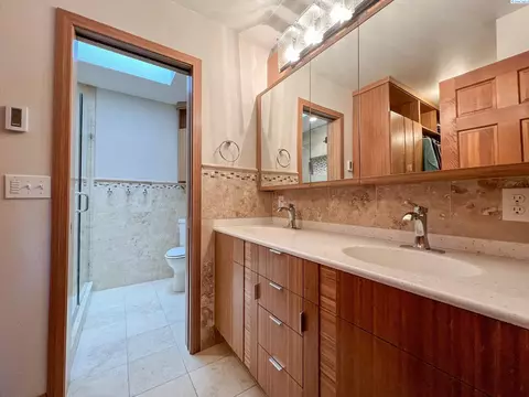 Bath - 455 NW Robert St, Pullman, WA 99163 photo 1 of 4