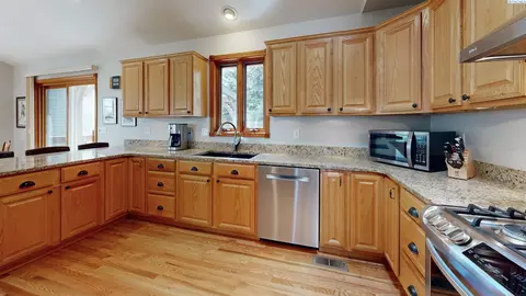 Kitchen - 455 NW Robert St, Pullman, WA 99163 photo 2 of 4