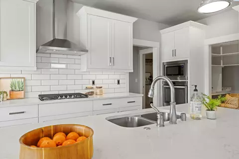 Kitchen - 6419 Nocking Pt, Pasco, WA 99301 photo 6 of 6