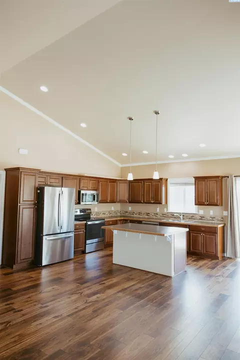 Kitchen - 310 E Thorn St, Colfax, WA 99111 photo 4 of 5