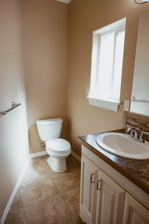 Bath - 310 E Thorn St, Colfax, WA 99111 photo 4 of 4