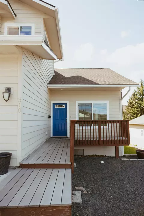 Exterior - 310 E Thorn St, Colfax, WA 99111 photo 3 of 9